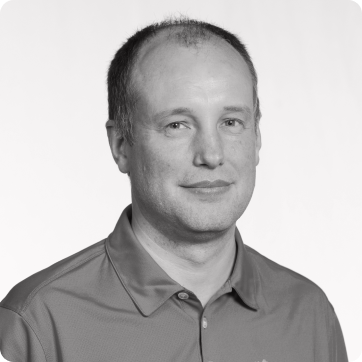 Portrait professionnel en noir et blanc d’un expert en nutrition animale, intervenant dans un article de la France Agricole.
