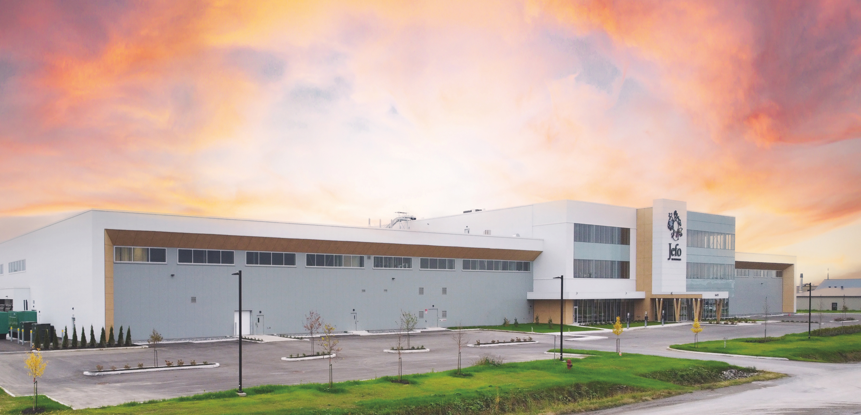 Edificio moderno de Jefo al atardecer, especializado en nutrición animal y tecnología de precisión.