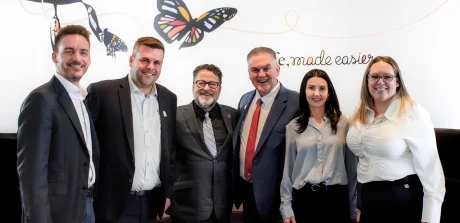 Équipe exécutive de Jefo, accompagnée du ministre de l'Agriculture, Donald Martel, et de la députée de Saint-Hyacinthe, Chantal Soucy.
