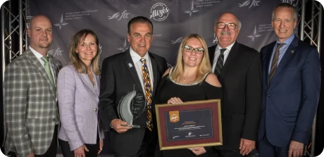 El equipo de Jefo recibe el Premio Alizés 2019 por su excelencia en desarrollo de mercados internacionales en nutrición animal.