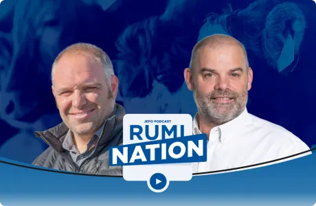 Deux experts en nutrition des ruminants devant un fond bleu avec logo du podcast Rumination – épisode 2 de la saison 1.