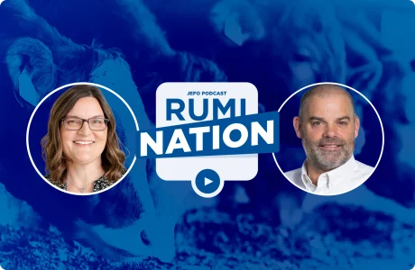 Portraits de deux experts en nutrition animale avec le logo du podcast RumiNation de Jefo en arrière-plan.