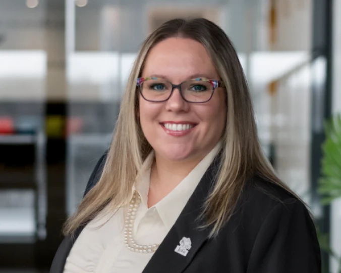 Headshot of Emilie Fontaine with a black suit, a white shirt and a Jefo pin