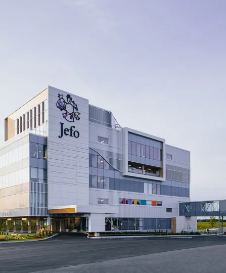 Jefo modern headquarters in Saint-Hyacinthe, an innovation hub for animal nutrition in the agri-food industry.
