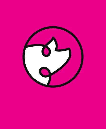 Ícono estilizado de cabeza de cerdo blanca en un círculo negro sobre fondo fucsia, representando nutrición porcina.
